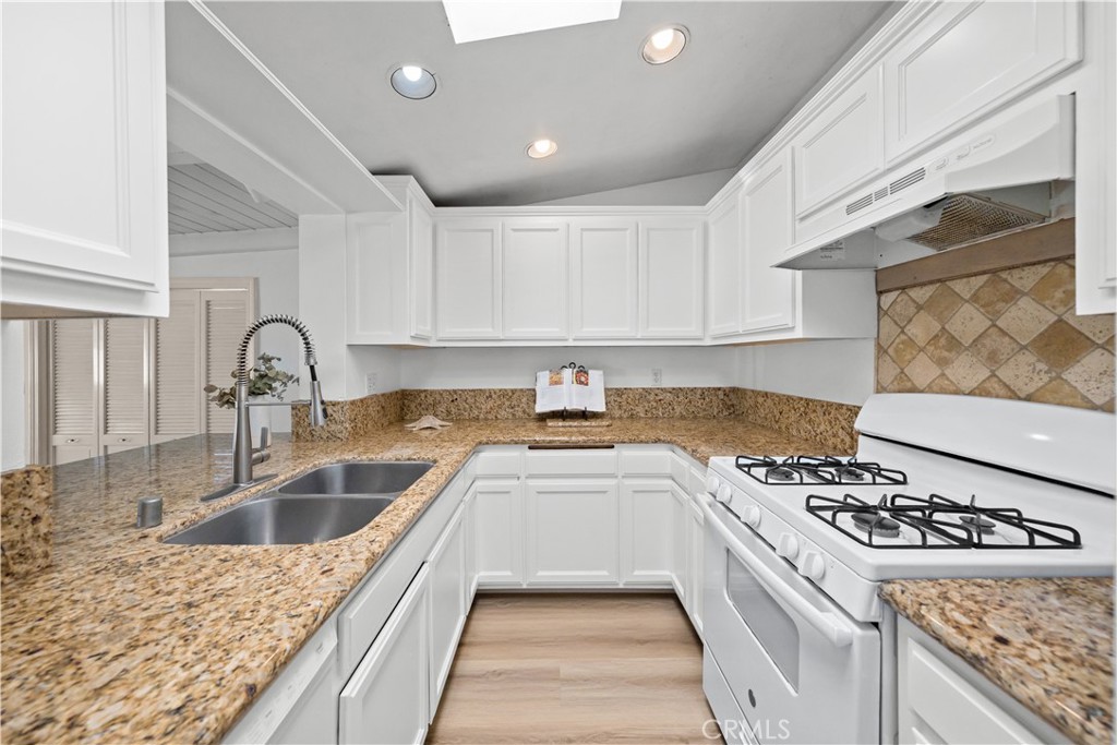 610 W Bay Street, Costa Mesa CA 92627 - photo 9