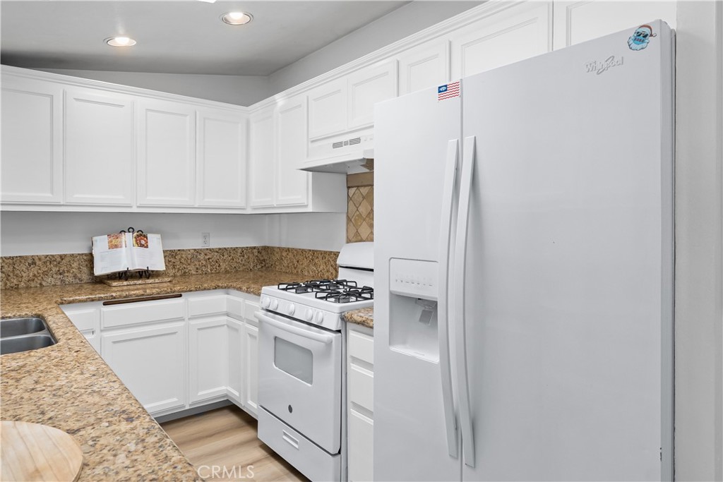 610 W Bay Street, Costa Mesa CA 92627 - photo 10