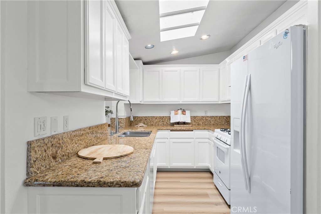 610 W Bay Street, Costa Mesa CA 92627 - photo 12