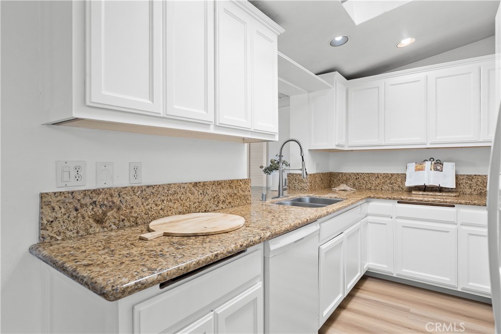 610 W Bay Street, Costa Mesa CA 92627 - photo 13