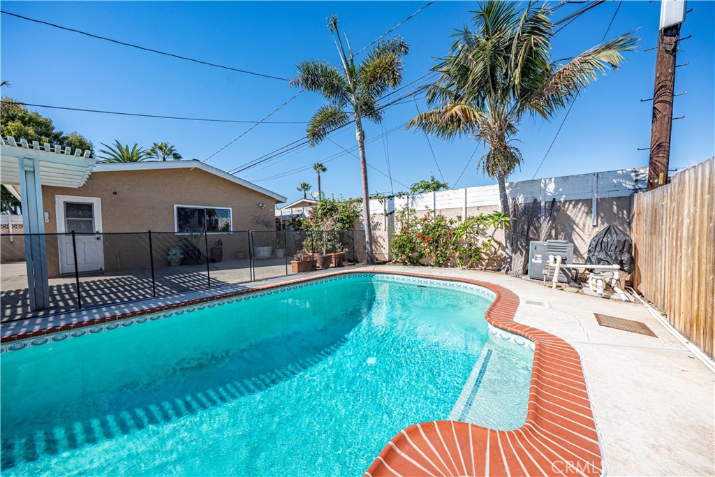610 W Bay Street, Costa Mesa CA 92627 - photo 23