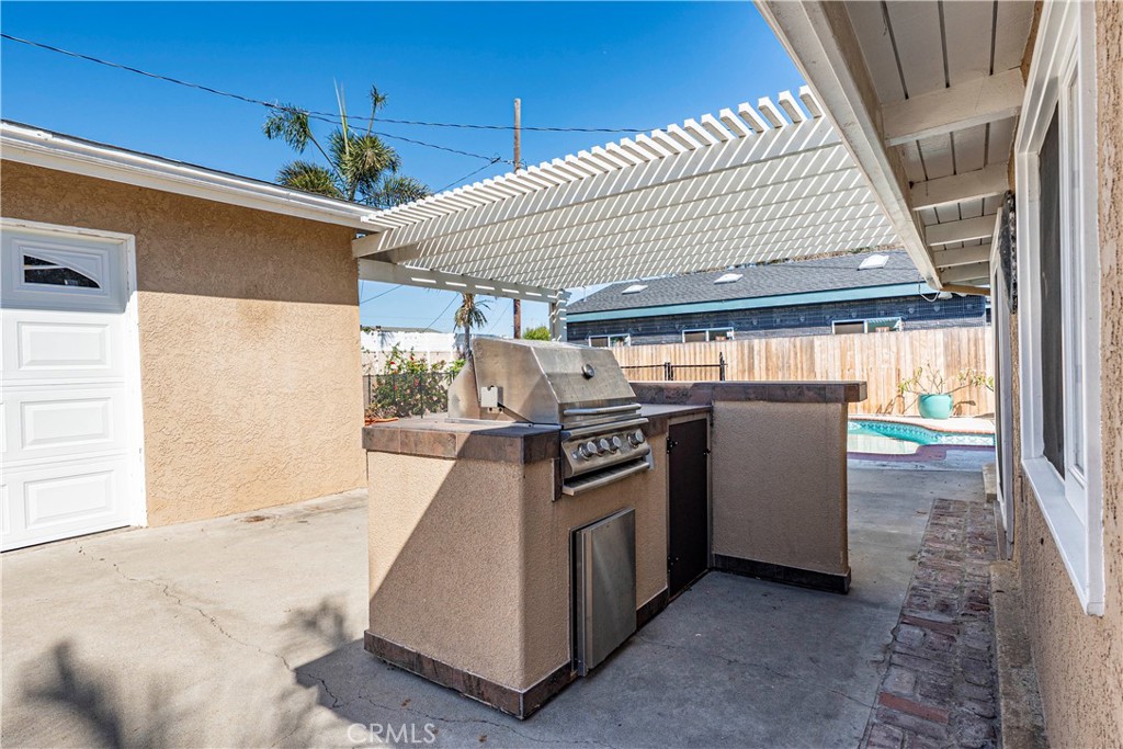 610 W Bay Street, Costa Mesa CA 92627 - photo 25