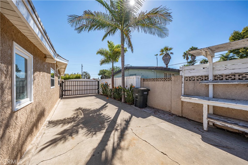 610 W Bay Street, Costa Mesa CA 92627 - photo 40