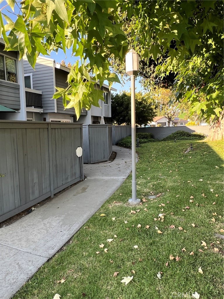Grass area outside front door - 613 Lakeview Lane 17, Costa Mesa CA 92626 - photo 1