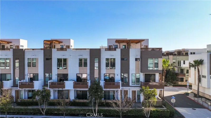 669 W 17th Street, Costa Mesa, CA 92627