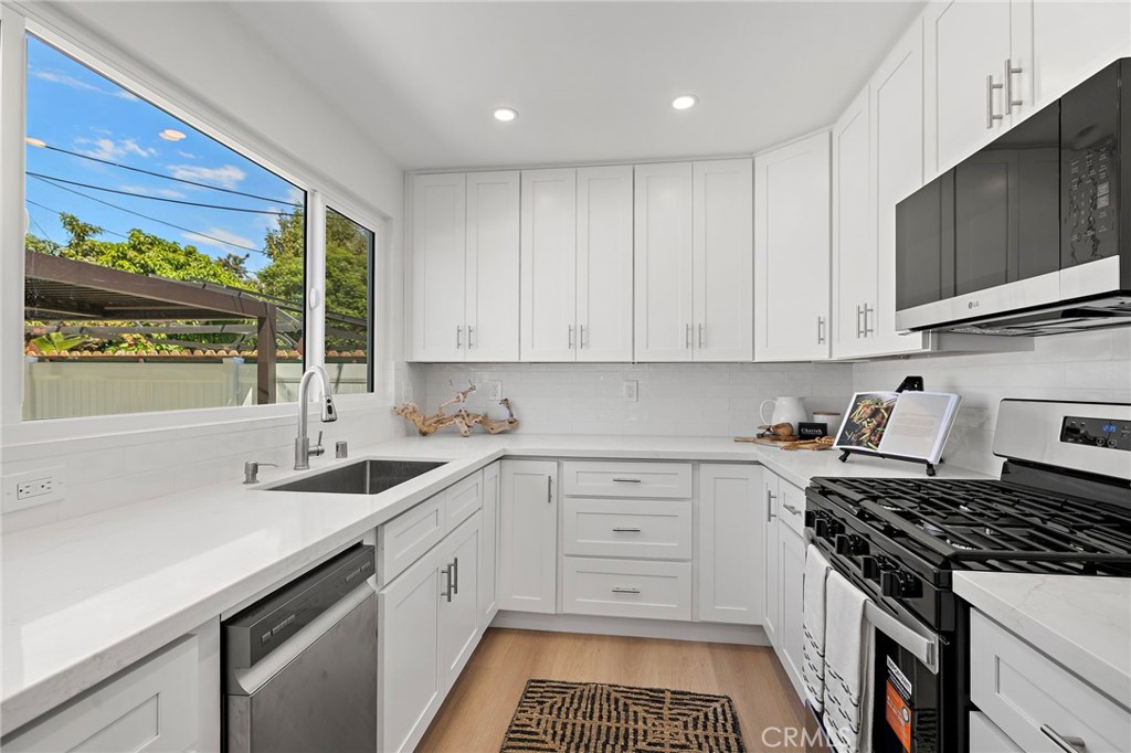 674 Senate Street, Costa Mesa CA 92627 - photo 15