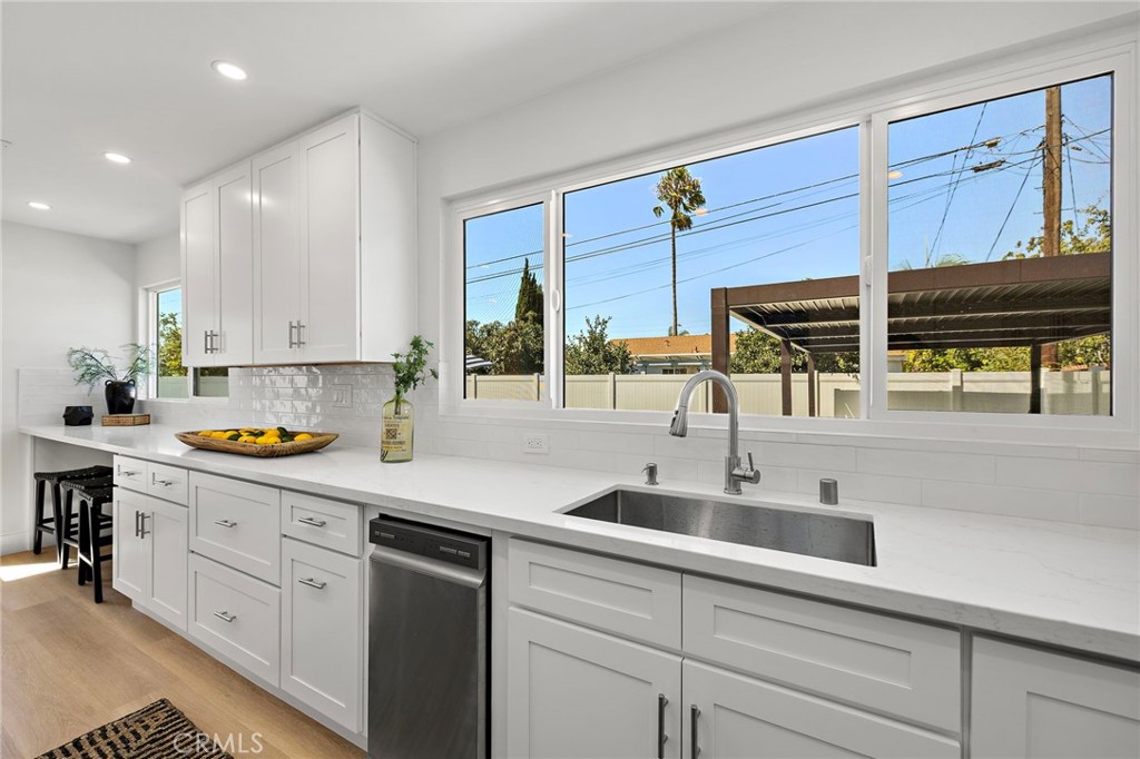 674 Senate Street, Costa Mesa CA 92627 - photo 16