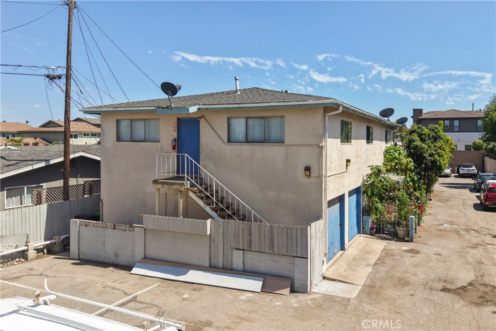 681 Victoria, Costa Mesa CA 92627 - photo 4