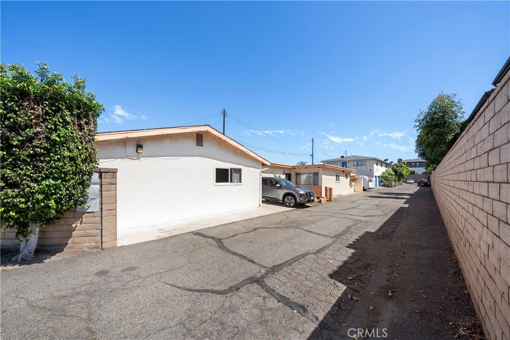 681 Victoria, Costa Mesa CA 92627 - photo 9