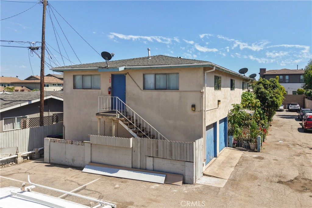 681 Victoria, Costa Mesa CA 92627 - photo 1