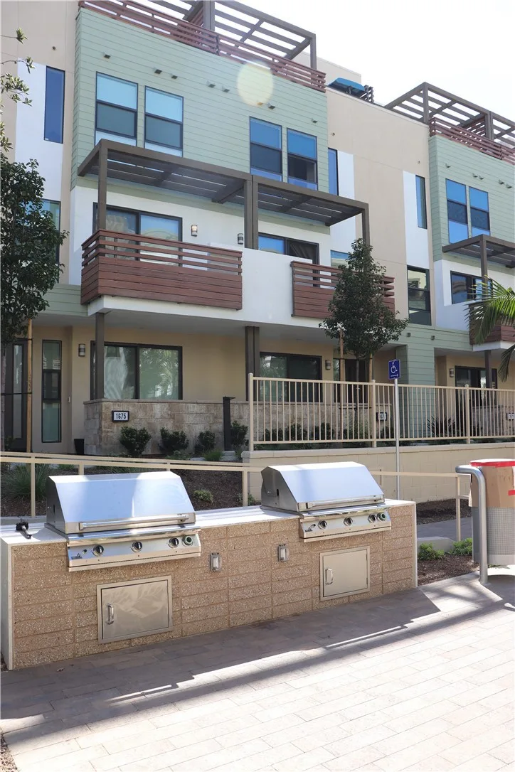 684 Malibu, Costa Mesa, CA 92627