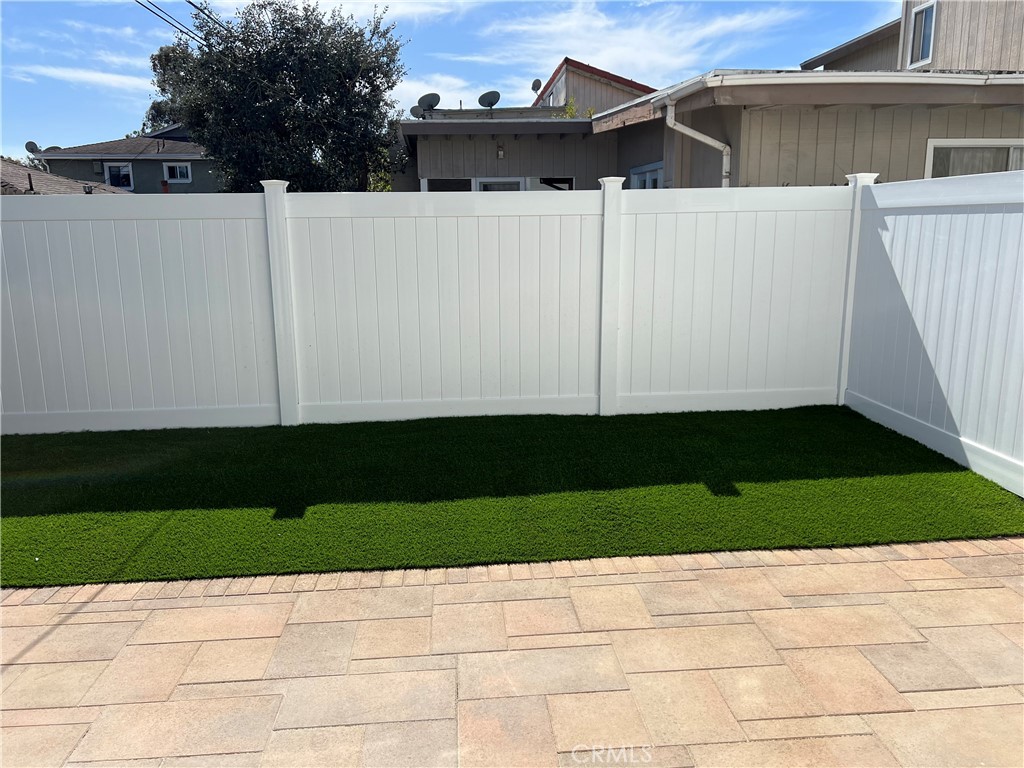 Private back yard area with new pavers and artificial turf. - 685 Center St, Costa Mesa CA 92627 - photo 6