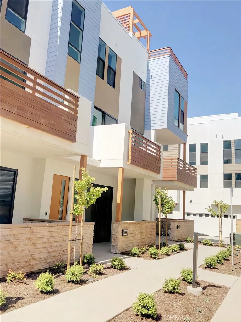 689 Doheny St, Costa Mesa, CA 92627