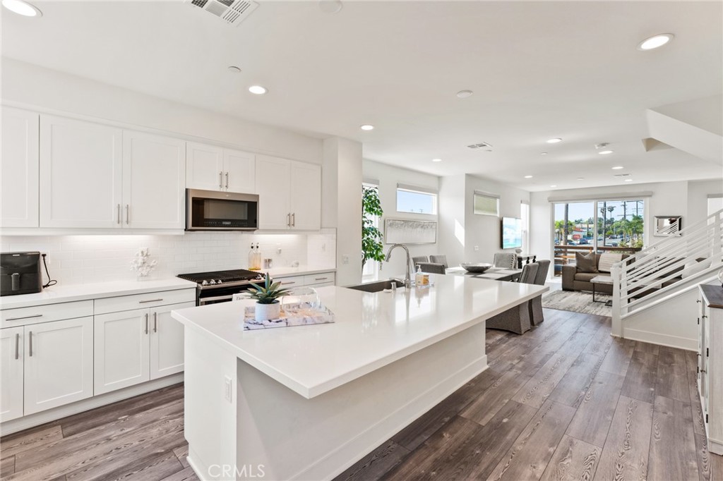 697 W 17th, Costa Mesa CA 92627 - photo 1