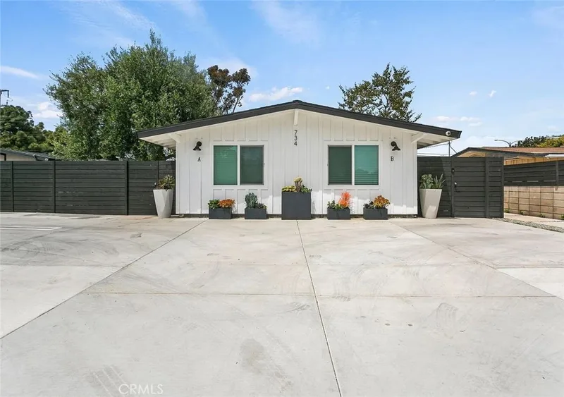 734 Center St B, Costa Mesa, CA 92627