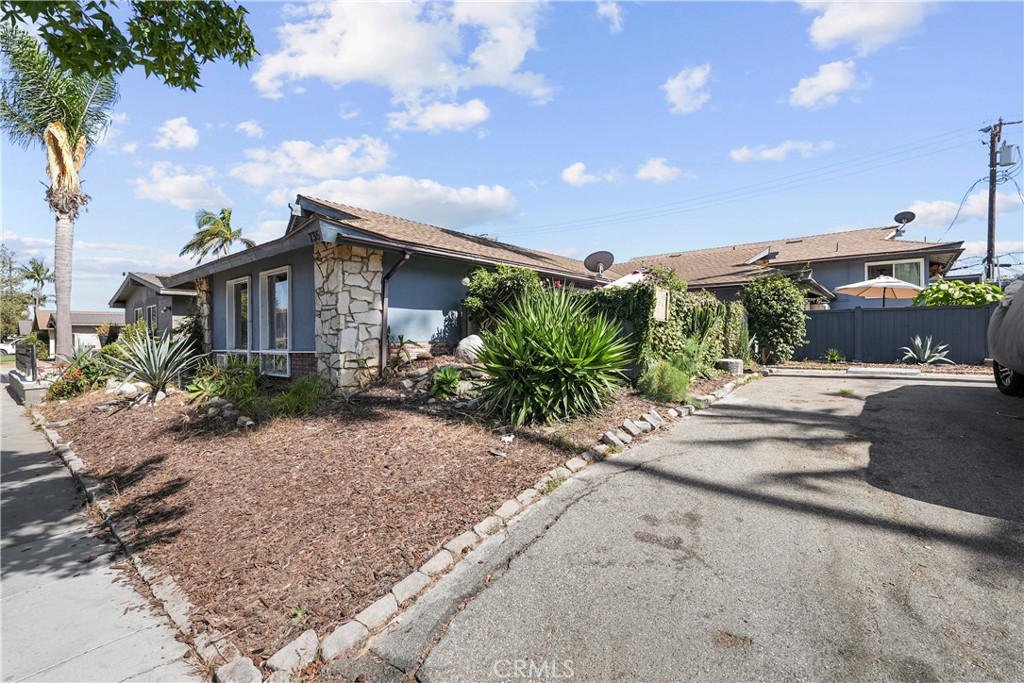 735 W 18th, Costa Mesa CA 92627 - photo 1
