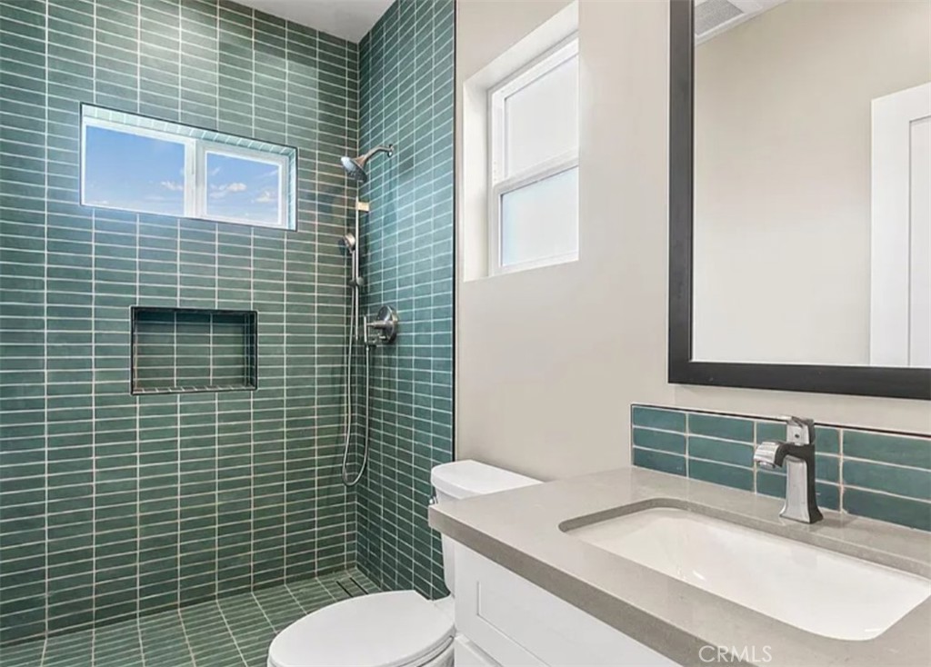 bathroom - 738 Center C, Costa Mesa CA 92627 - photo 3