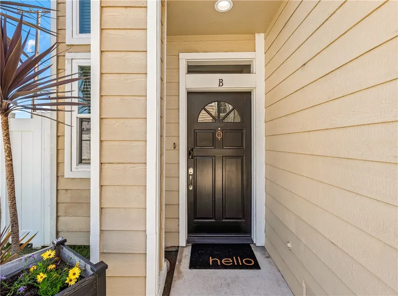 754 Joann B, Costa Mesa, CA 92627