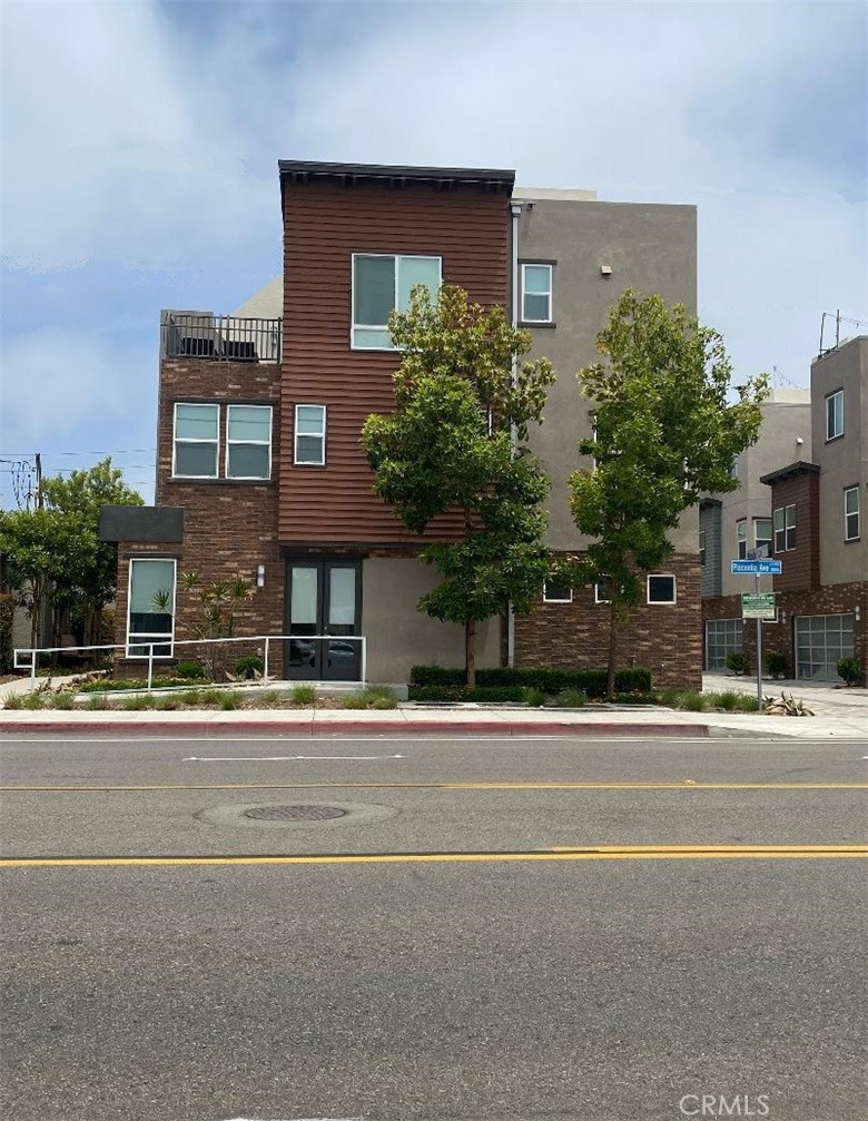 End Unit with no common walls. - 796 Wonder Lane, Costa Mesa CA 92627 - photo 1
