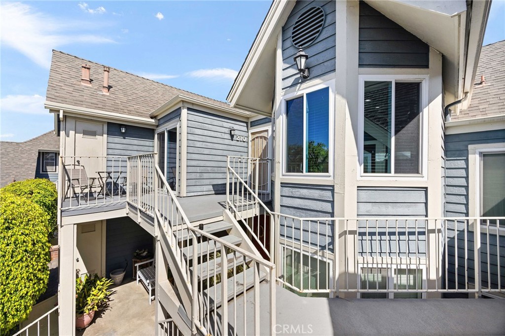 810 Baker 210, Costa Mesa CA 92626 - photo 2