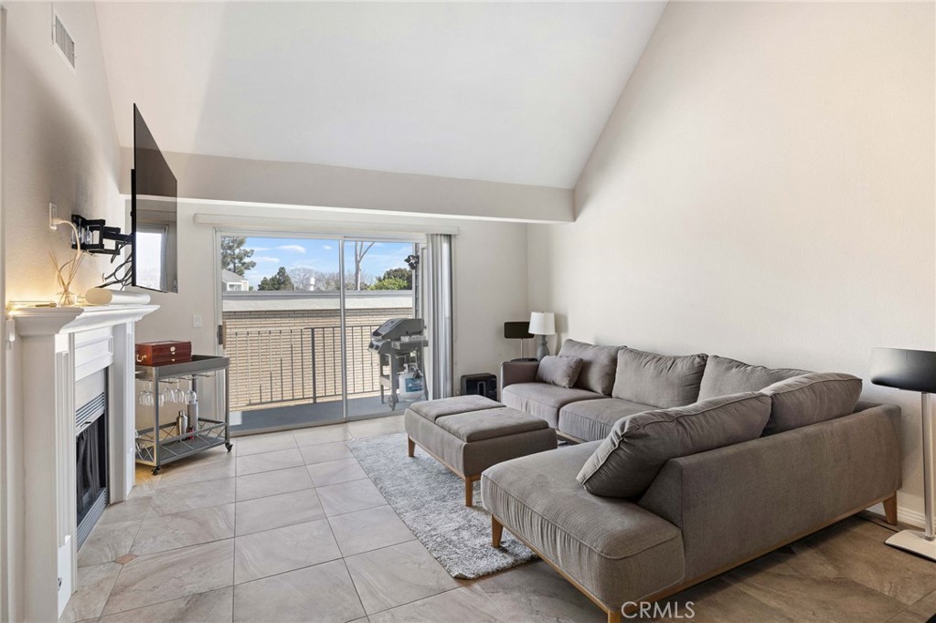 Vaulted ceilings on the top floor feels spacious! - 810 Baker 210, Costa Mesa CA 92626 - photo 3
