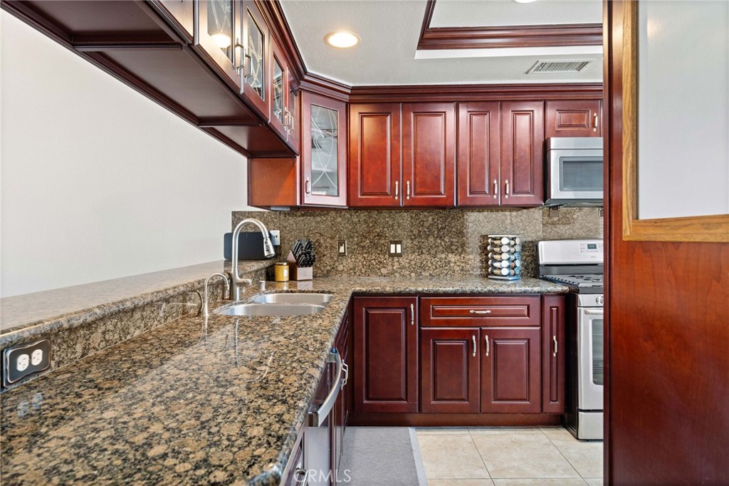 810 Baker 210, Costa Mesa CA 92626 - photo 6