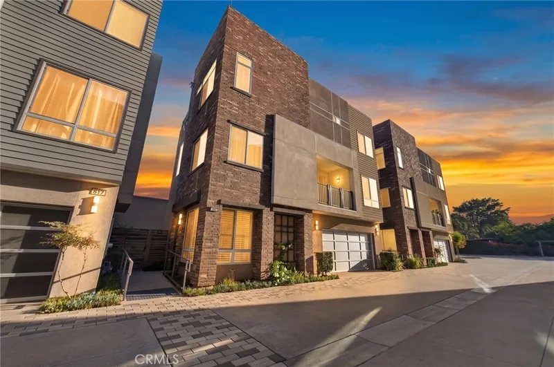 821 Brickyard, Costa Mesa