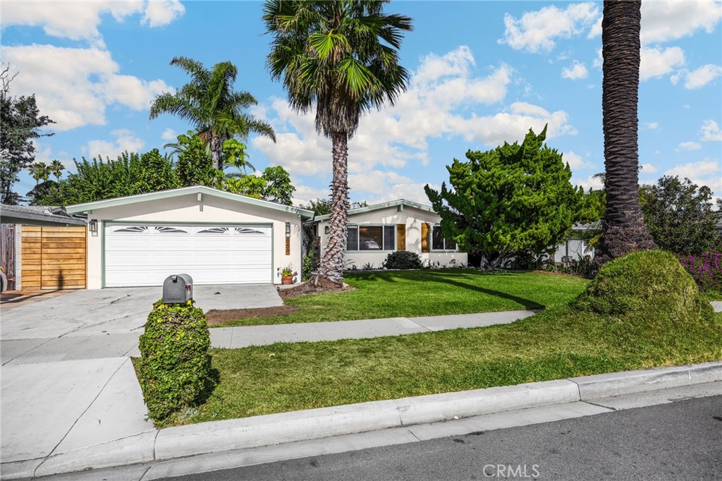 Welcome home! - 868 Towne, Costa Mesa CA 92627 - photo 1