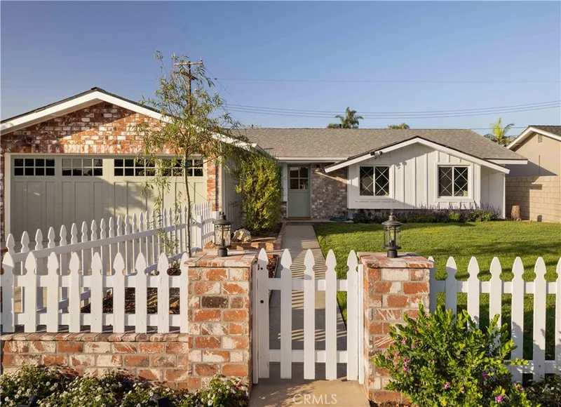872 Senate, Costa Mesa, CA 92627
