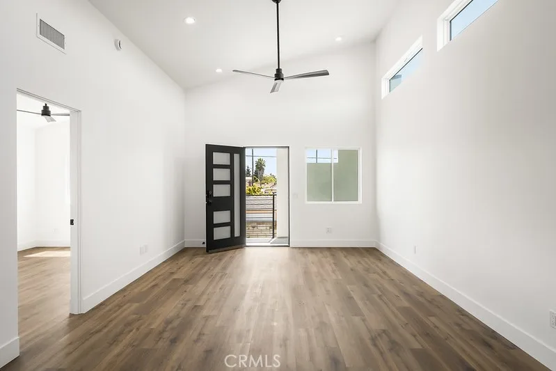 881 B Capital, Costa Mesa, CA 92627