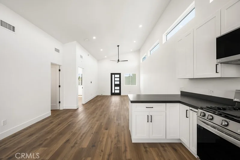 881 B Capital St, Costa Mesa, CA 92627