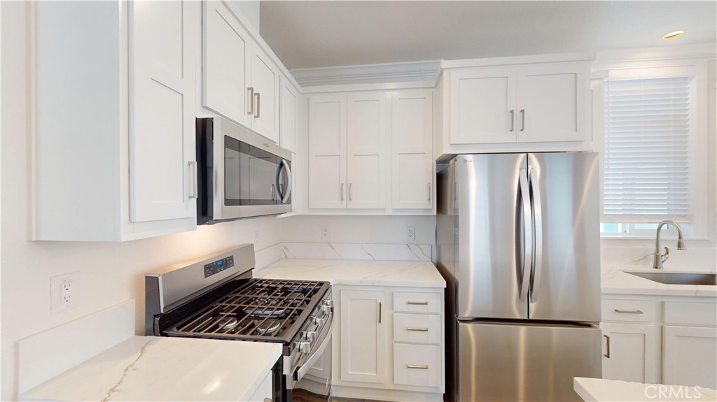 903 W 17TH Street 24, Costa Mesa CA 92627 - photo 9