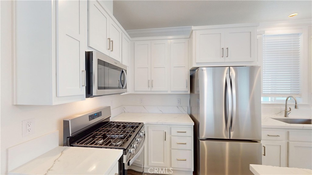 903 W 17TH Street 24, Costa Mesa CA 92627 - photo 8