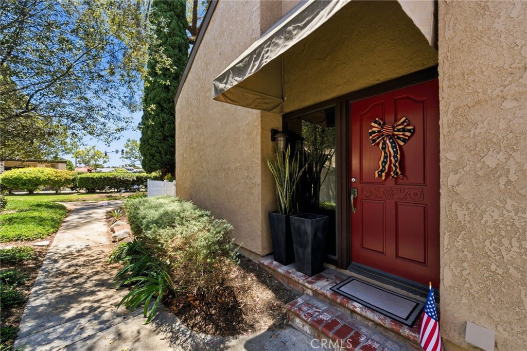 905 Hyde Court, Costa Mesa CA 92626 - photo 3