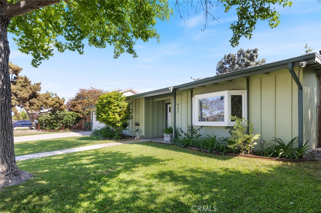 Beautiful single story ranch home. - 927 Presidio, Costa Mesa CA 92626 - photo 1