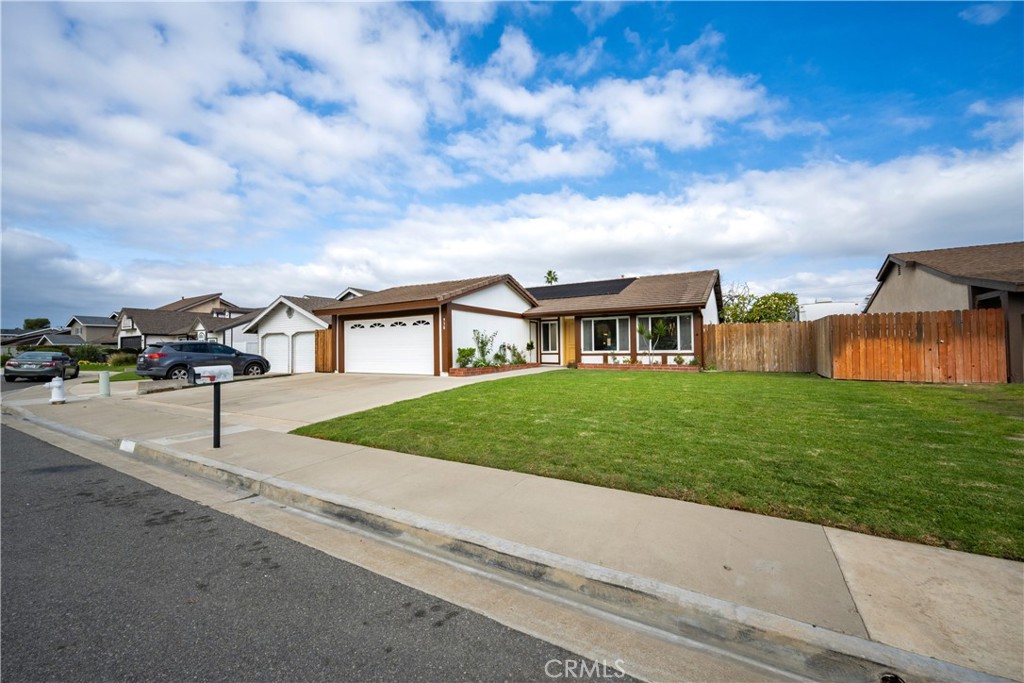 Welcome home. Single story home on a cul-de-sac. - 930 Helena Circle, Costa Mesa CA 92626 - photo 1
