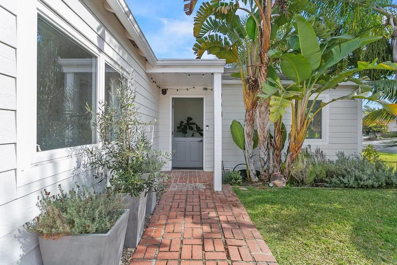 940 Dogwood, Costa Mesa, CA 92627