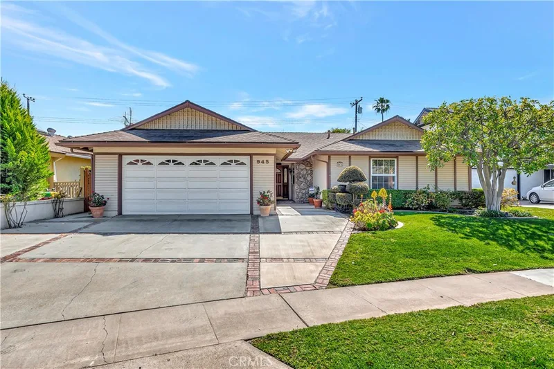 945 Lansing Lane, Costa Mesa, CA 92626