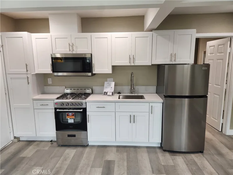 984 El Camino Drive E, Costa Mesa, CA 92626