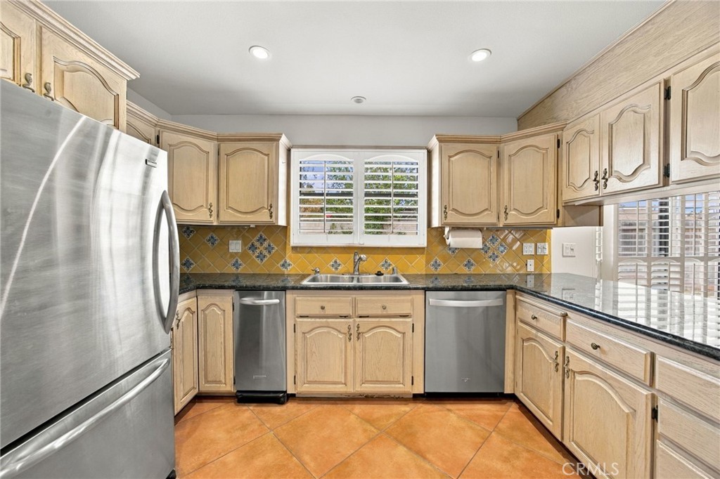 Kitchen - 986 Post, Costa Mesa CA 92626 - photo 7