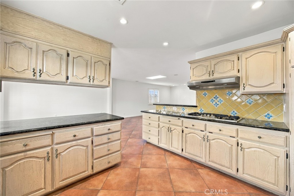 Kitchen - 986 Post, Costa Mesa CA 92626 - photo 9