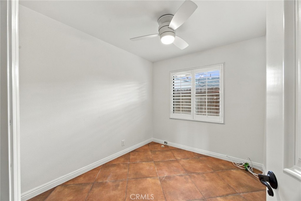 Office/ guest room - 986 Post, Costa Mesa CA 92626 - photo 12
