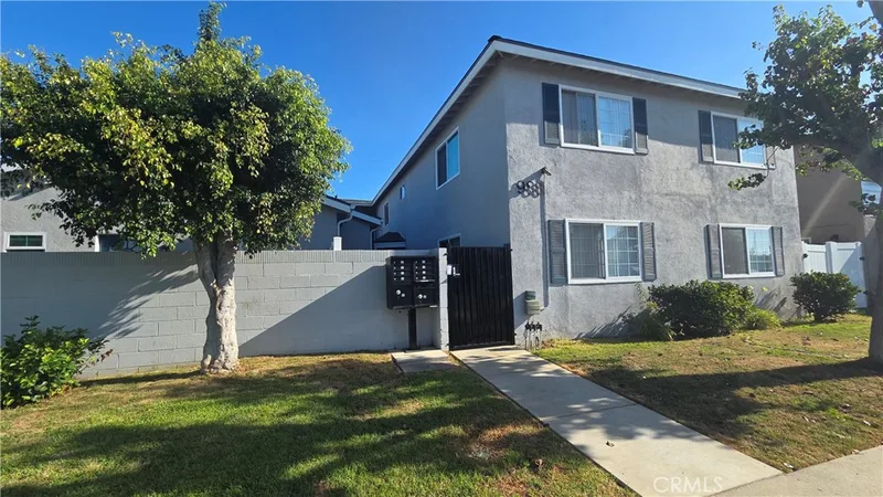 988 El Camino Drive 203, Costa Mesa, CA 92626