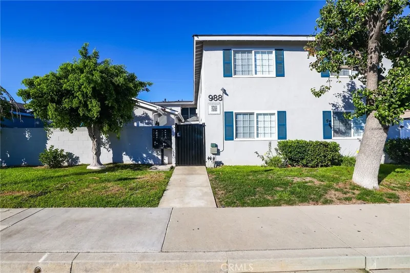 988 El Camino, Costa Mesa