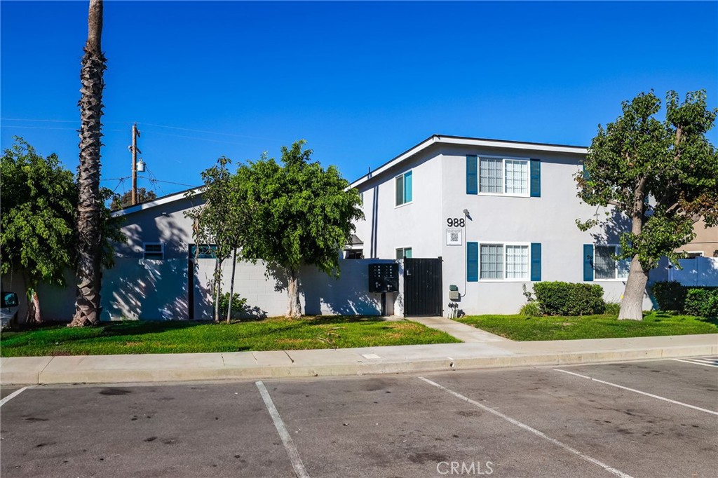 988 El Camino, Costa Mesa CA 92626 - photo 2
