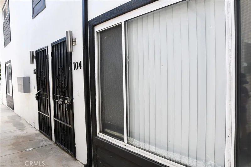 994 Valencia 104, Costa Mesa, CA 92626