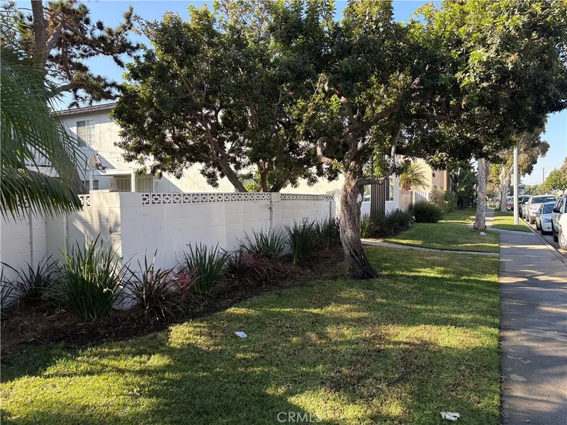 999 Valencia 4, Costa Mesa, CA 92626