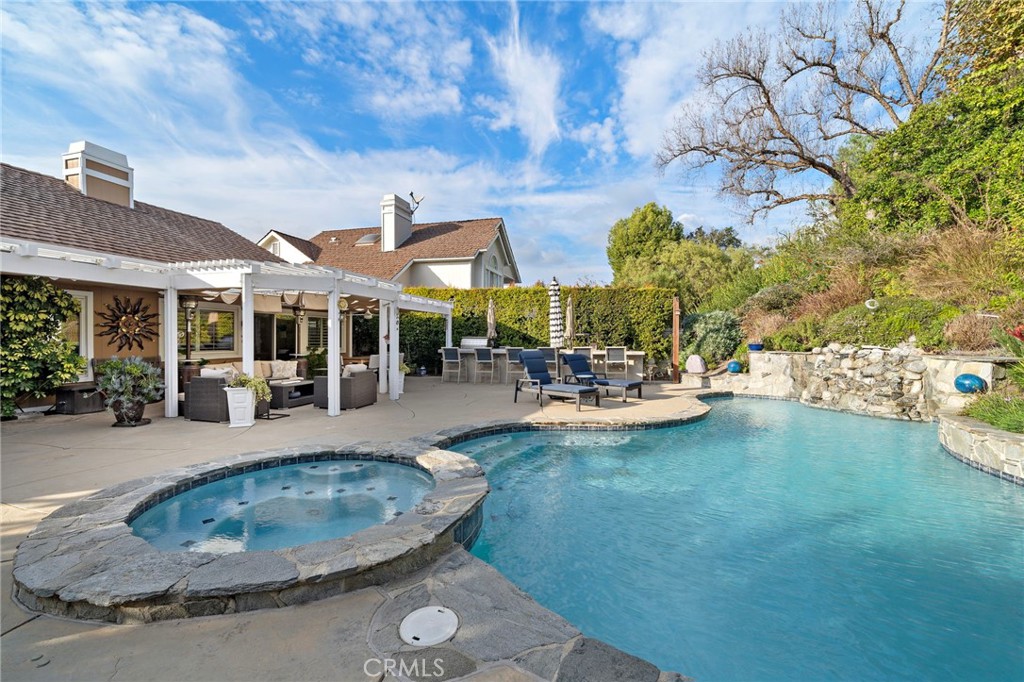Welcome home to 22 Lexington, Cote de Caza. - 22 Lexington, Coto de Caza CA 92679 - photo 1