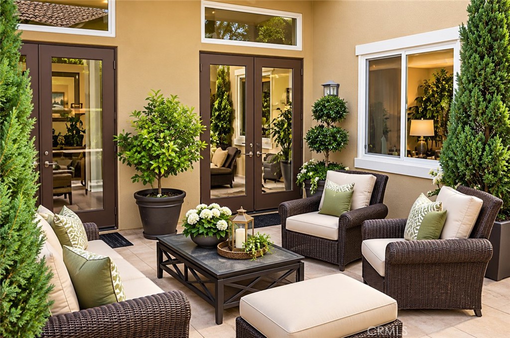 Comfortable side yard for relaxing! - 38 Lyra Way, Coto de Caza CA 92679 - photo 5