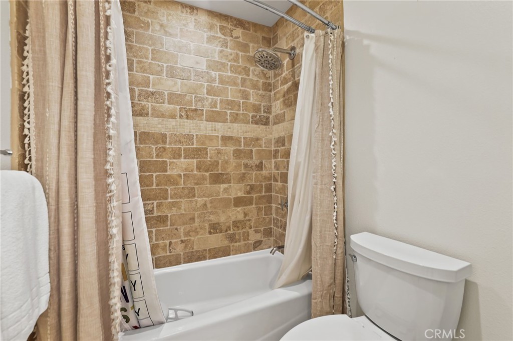 Secondary Bath with tub/shower - 5 Mountain Gate, Coto de Caza CA 92679 - photo 44